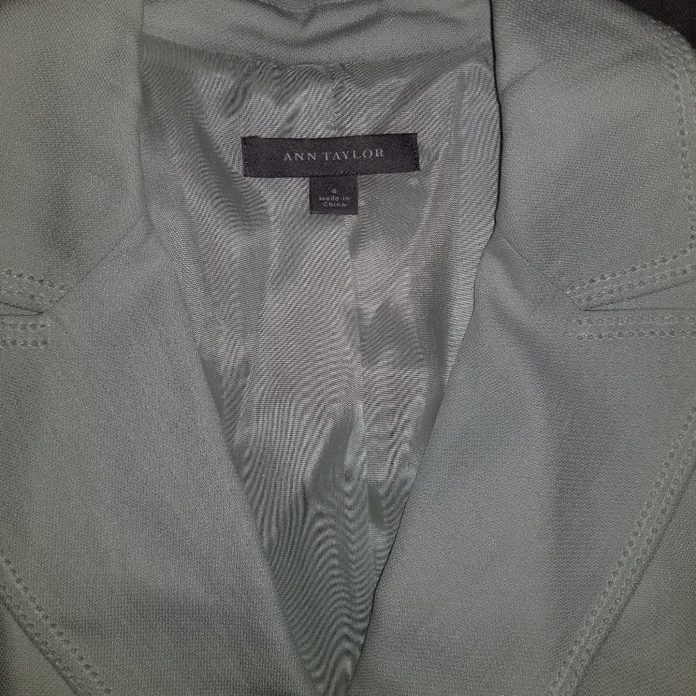 Blazer - Picture 4 of 4